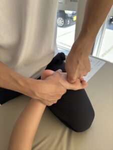 トニックコンディショニングは、その場での症状改善と効果の持続性が高い筋膜への施術 を行います